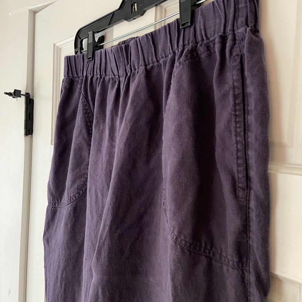Genova notPERFECTLINEN Tapered Pants in Eggplant - Picture 4 of 12
